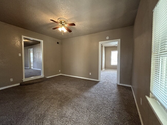 Building Photo - Beautiful Home Located Near Medical District & Tech Campus!
