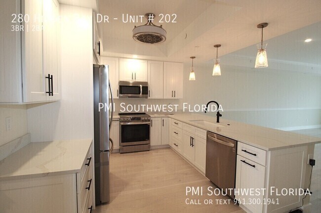 Foto del edificio - 280 Hidden Bay Dr