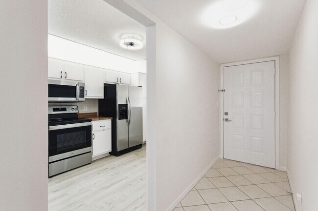 Building Photo - 3178 Via Poinciana