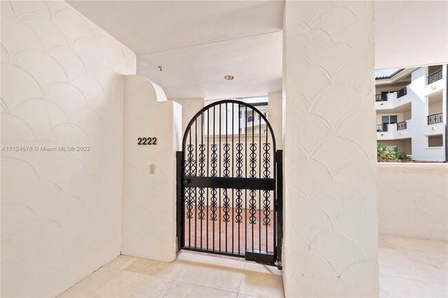 Foto del edificio - 2222 Fisher Island Dr