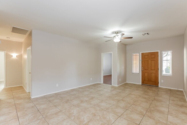 Building Photo - 2743 W Lamar Rd