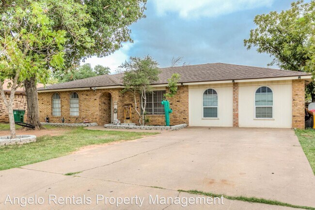 Foto del edificio - 5 br, 2 bath House - 3814 Butterfield Rd