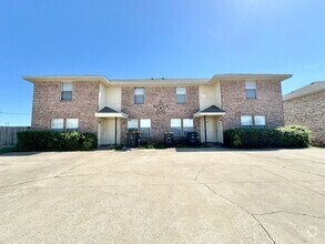 Building Photo - 5910 Greengate Dr
