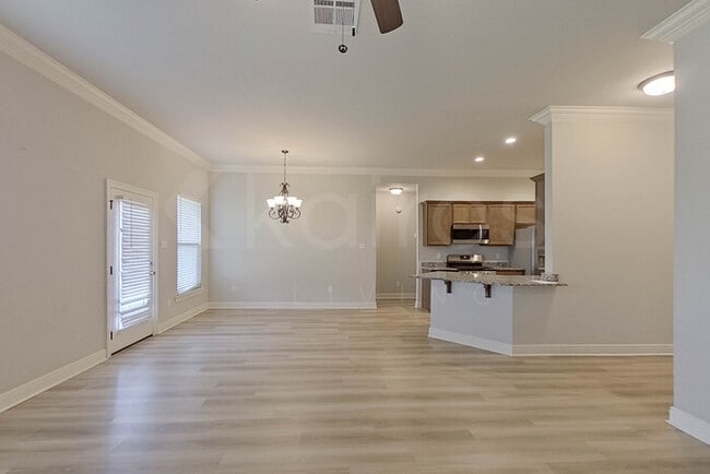 Building Photo - 3207 Rosehill Dr