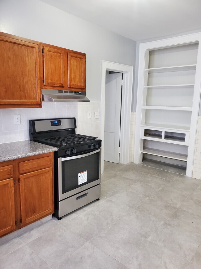 Kitchen - 519 Clinton Pl