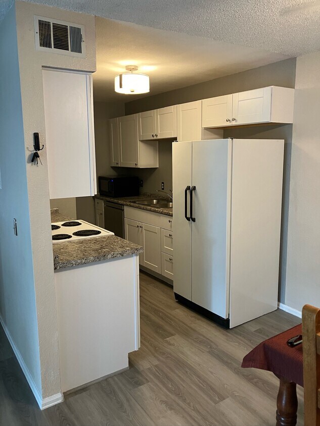 Foto principal - 16359 W 10th Ave