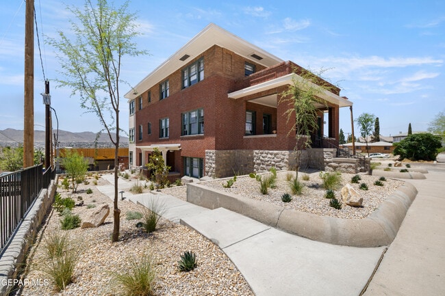 Building Photo - 914 W Yandell Dr