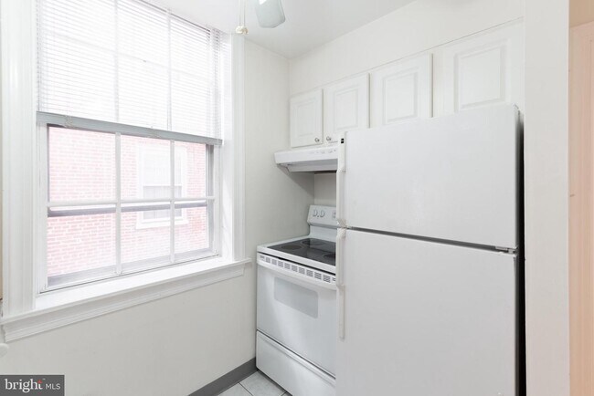 Building Photo - 238 S 8th St