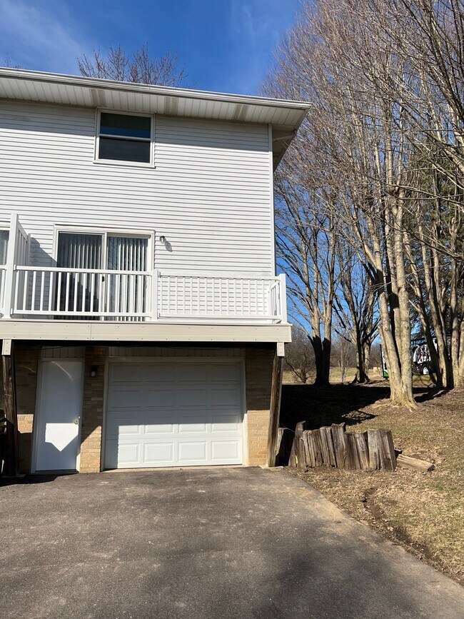 Foto del edificio - 5620 Huckleberry St NW