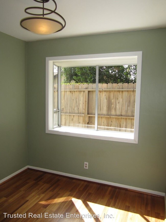 Building Photo - 3 br, 2 bath House - 473 Day Road
