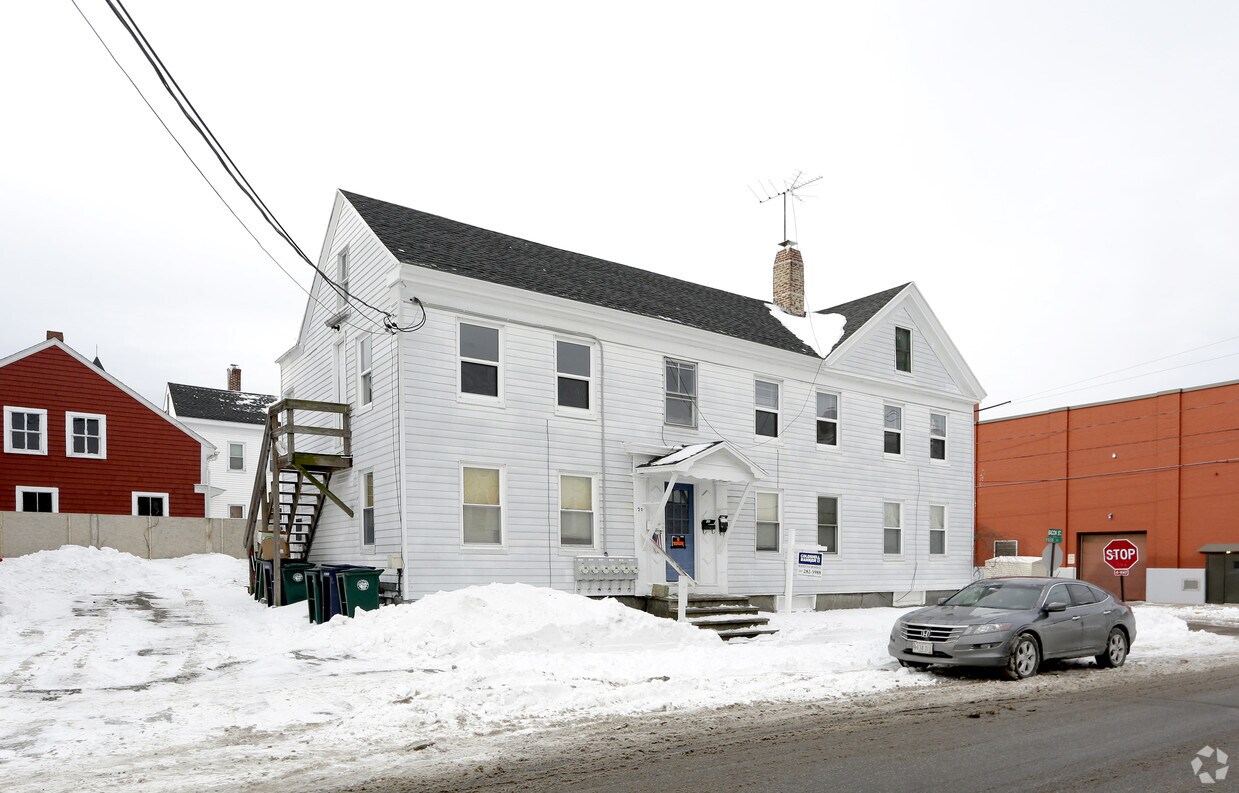 Building Photo - 20 Bacon St