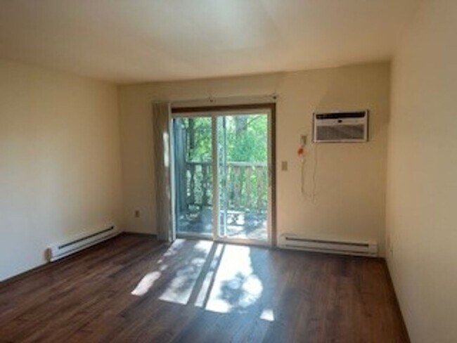Foto del edificio - Spacious 2 bed, 1 bath