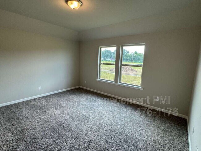 Building Photo - 226 Oak Heights