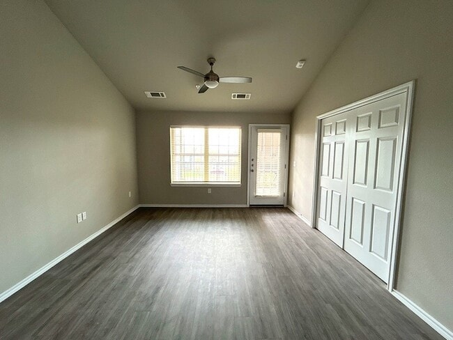 Building Photo - 6108 Abrams Rd