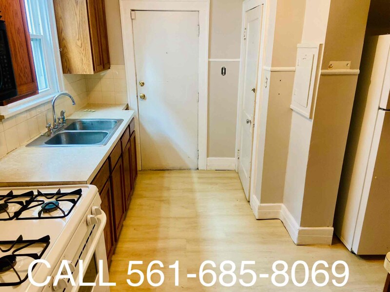 685 Longview Ave Akron, OH 44307 – photo 4
