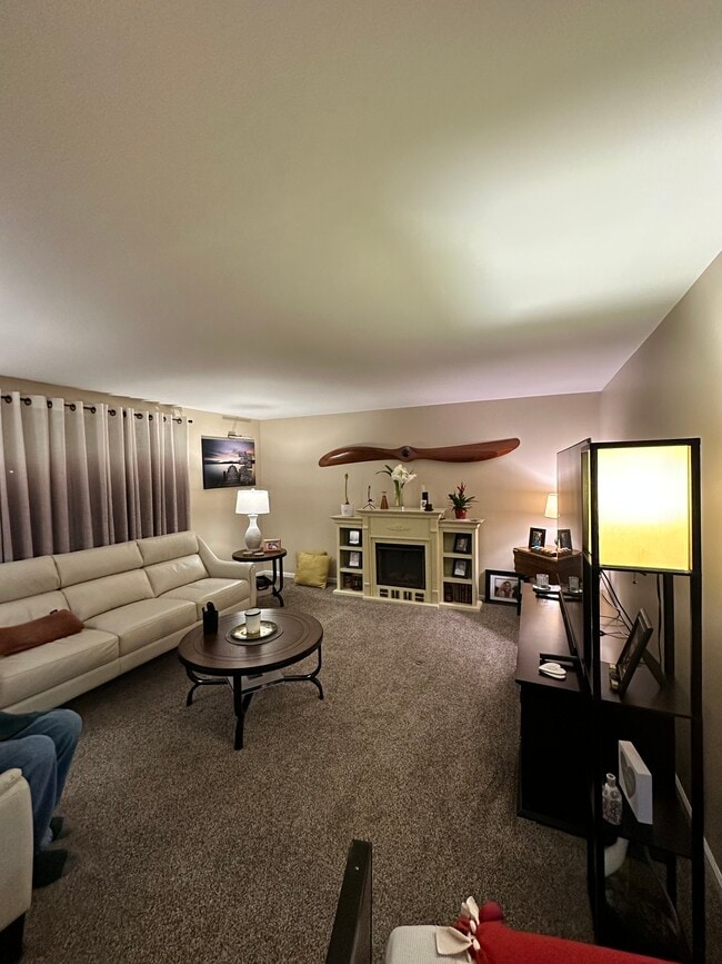 Living room - 60 Glendale Ter