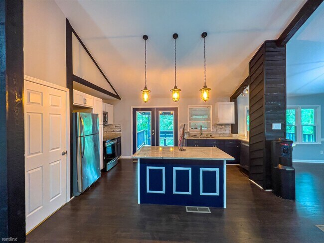 Foto del edificio - 2 br, 1 bath Duplex - 7055 Eunice Drive 1