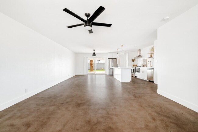 Foto del edificio - 1303 W 9th St