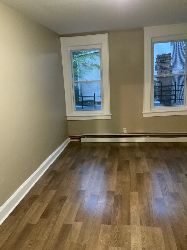 Bedroom - 1024 Bergen St