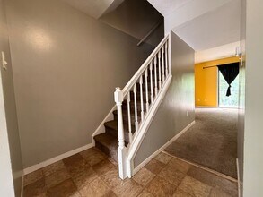 Building Photo - 576 E Graham Pl