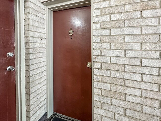 Building Photo - 4317 Americana Dr