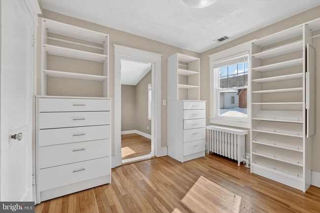 Building Photo - 7903 Woodbury Dr