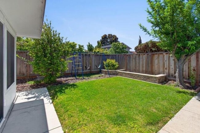 Building Photo - 33665 Bardolph Cir
