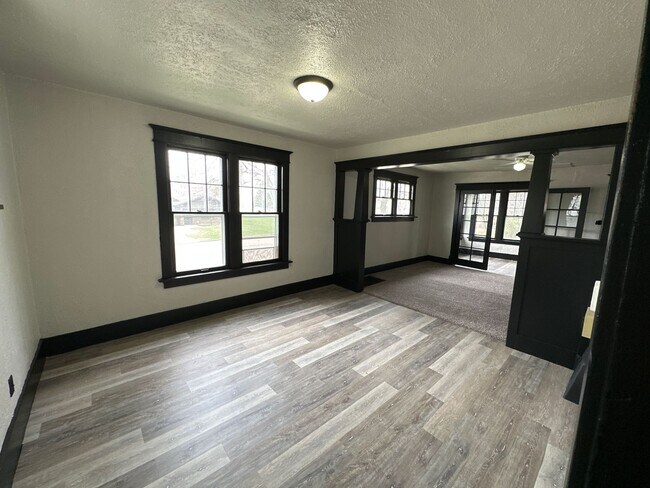 Building Photo - 3 Bedroom House!