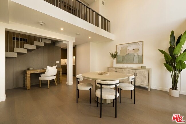 Building Photo - 2025 Ave of the Stars