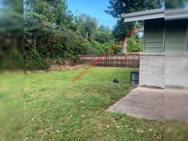 Building Photo - 10233 CEDARHURST DR