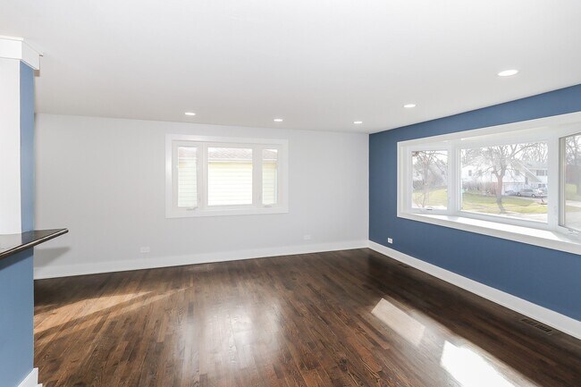 Building Photo - 1514 Bates Ln