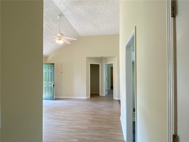 Building Photo - 219 Meadowlark Way
