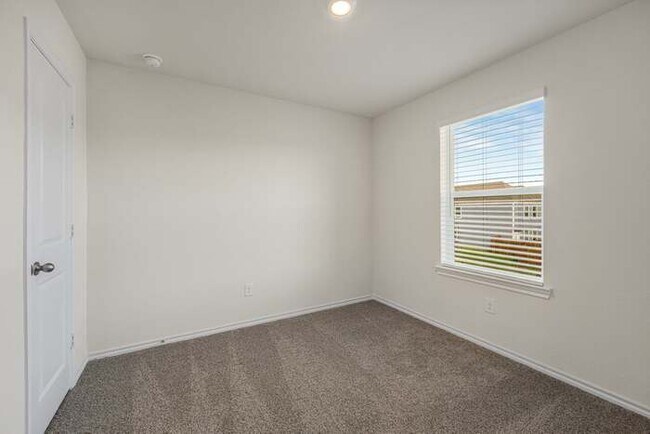 Building Photo - 319 Tall Cedar Wy