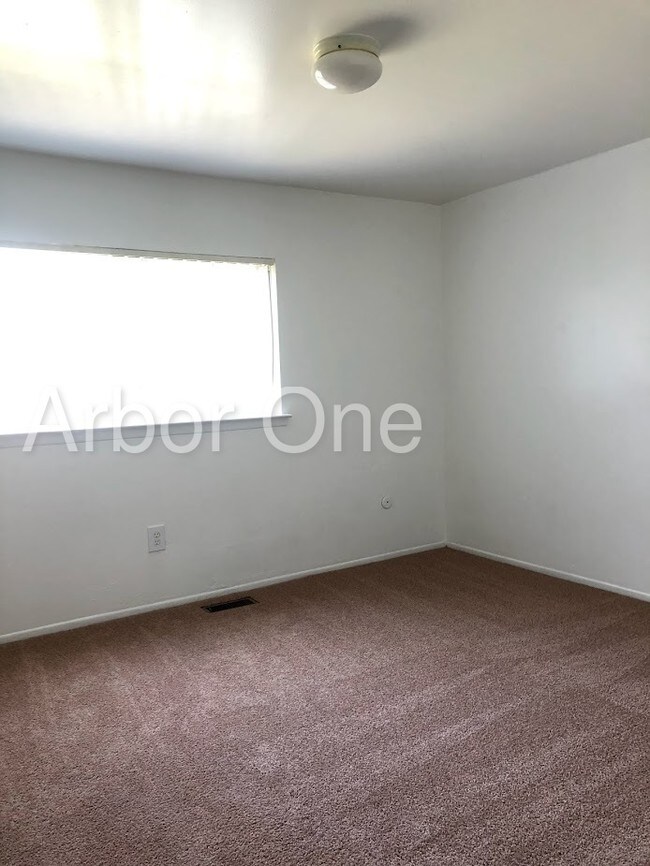 Building Photo - 632 Villa Dr