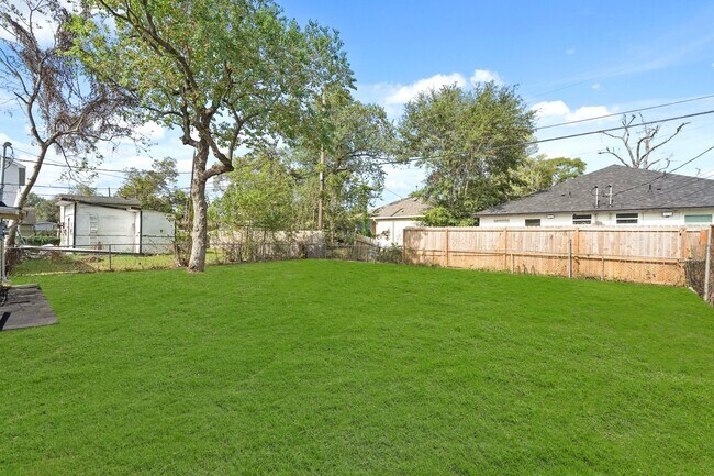 Building Photo - 4953 Bataan Rd