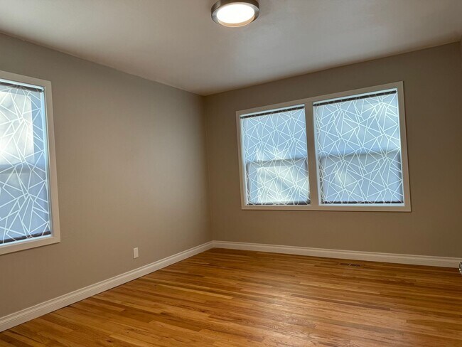 Foto del edificio - Charming 4 bedroom on 1+acre in Renton across from Benson Hill Elementary