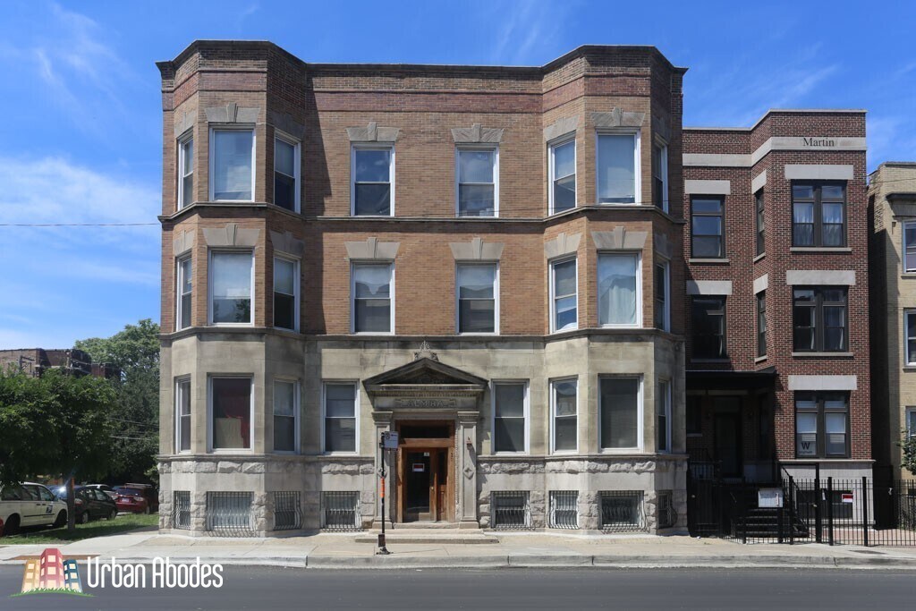 Primary Photo - 920 W Addison St