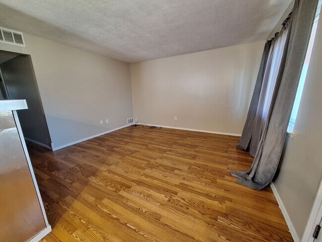 Foto del edificio - Your next Home!!!  Charming Three Bedroom in Roseville