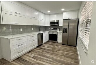 Building Photo - 535 Oaks Dr