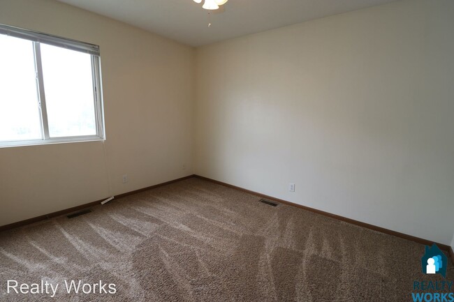 Building Photo - 4 br, 2 bath House - 754 W Belmont