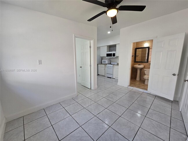 Building Photo - 2957 SW 36th Ct