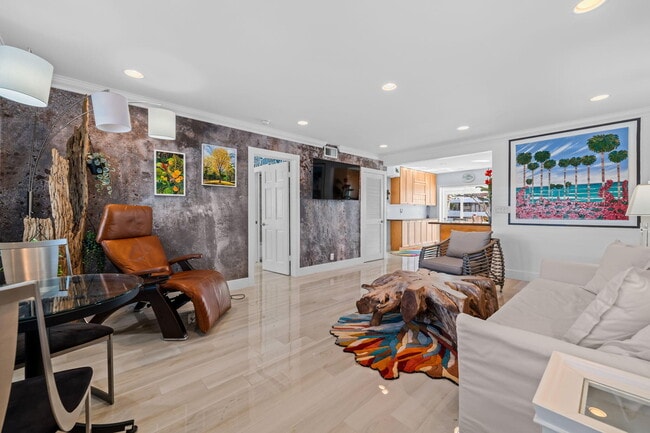 Building Photo - 1024 Bel Air Dr
