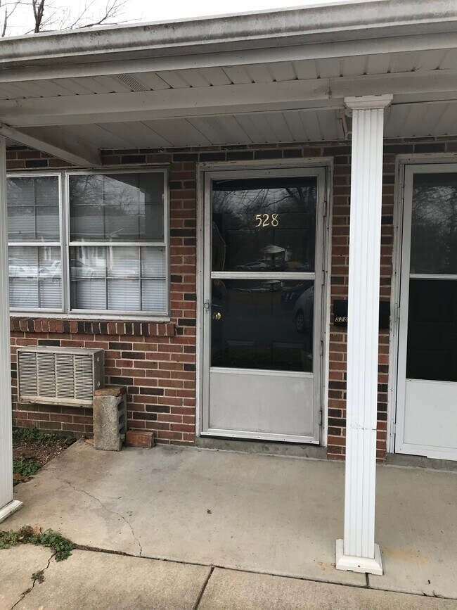 Entrance to unit - 528 Wooddell Ct