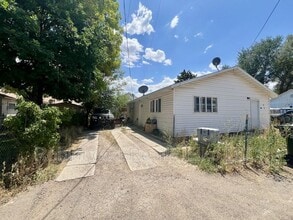 Building Photo - 741 Elm St