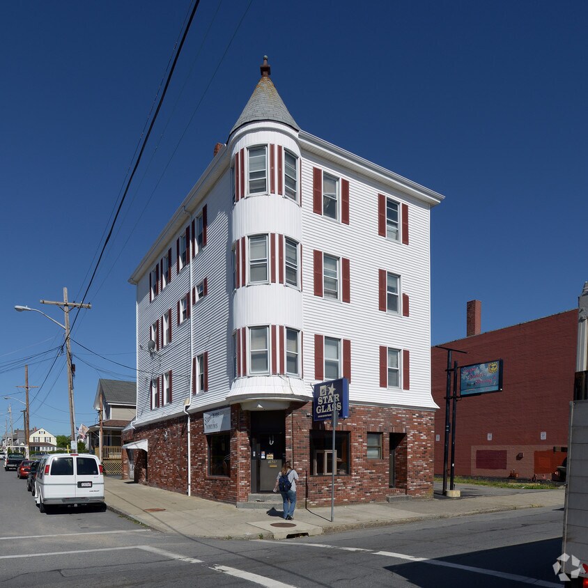 Primary Photo - 1627 Acushnet Ave