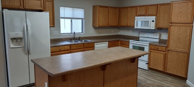 Building Photo - BEAUTIFUL HOUSE IN EL MIRAGE! NO HOA!!