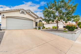 Building Photo - 150 W Villa Theresa Dr