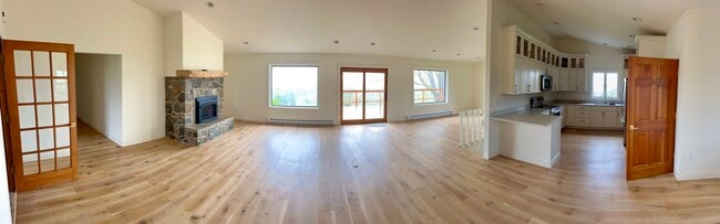 Living Room - 5014 Justin Ln