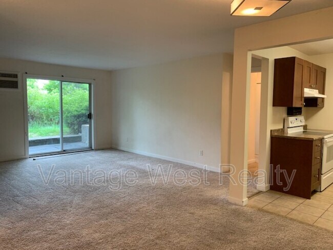 Photo du bâtiment - 3180-3180 De Montreuil Ct