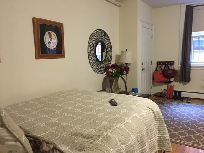 Building Photo - 105 Beacon St